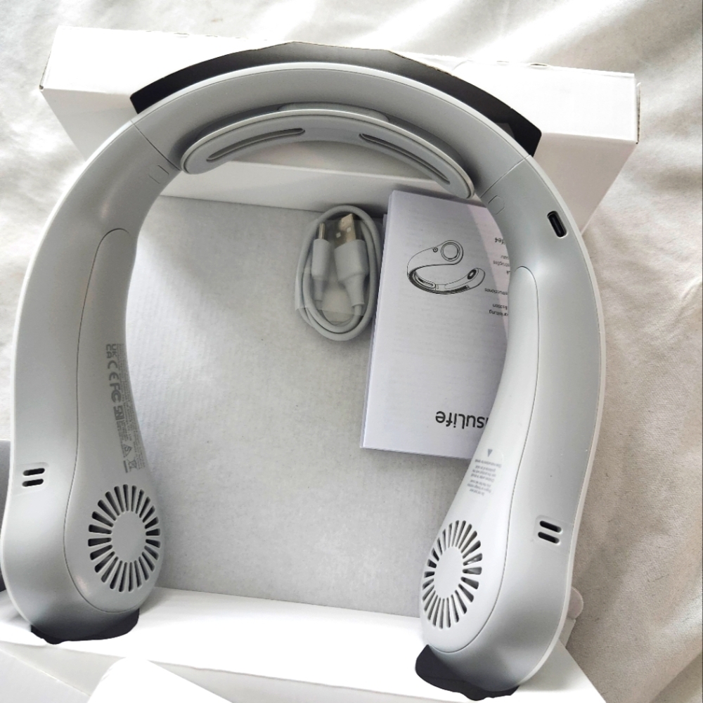 NWT RECHARGEABLE NECK FAN